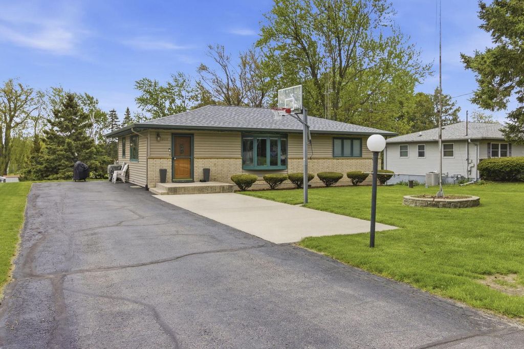 8037 Slater AVENUE, Mount Pleasant, WI 53406