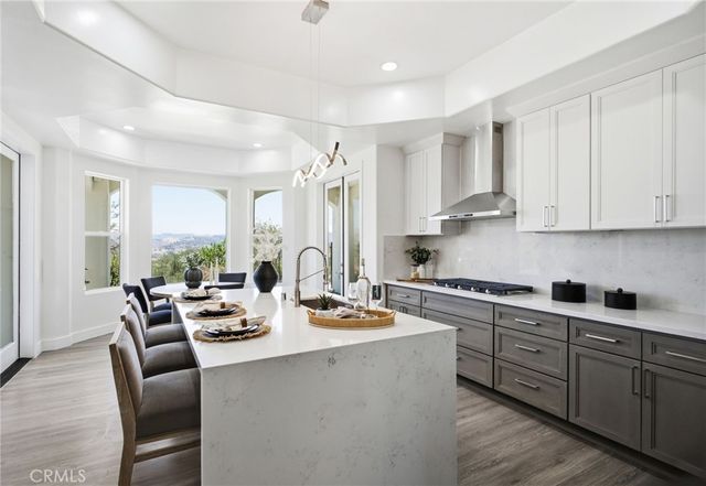1094 Hillcrest View Lane, Fallbrook, CA 92028