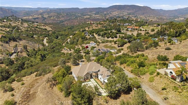 1094 Hillcrest View Lane, Fallbrook, CA 92028