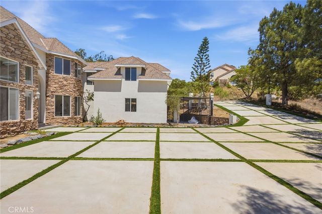1094 Hillcrest View Lane, Fallbrook, CA 92028