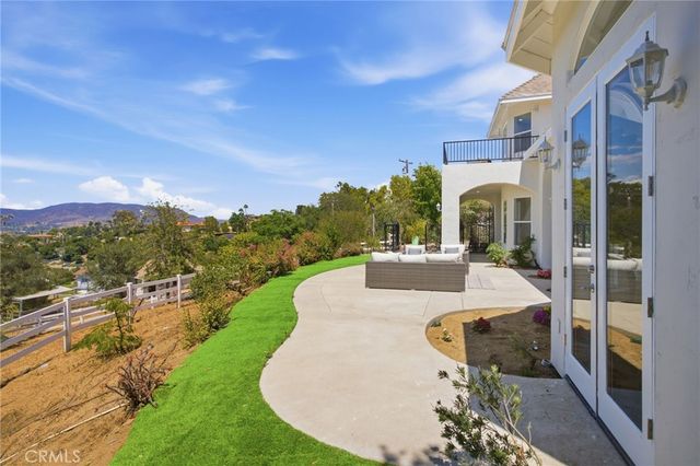 1094 Hillcrest View Lane, Fallbrook, CA 92028
