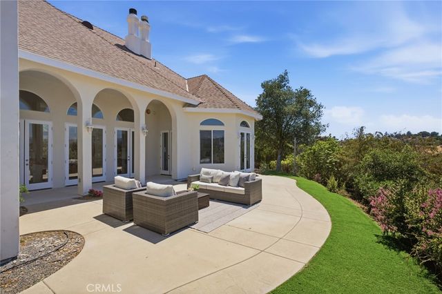 1094 Hillcrest View Lane, Fallbrook, CA 92028