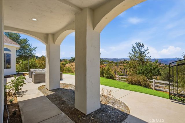 1094 Hillcrest View Lane, Fallbrook, CA 92028