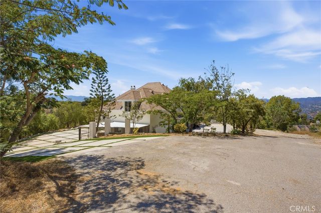 1094 Hillcrest View Lane, Fallbrook, CA 92028