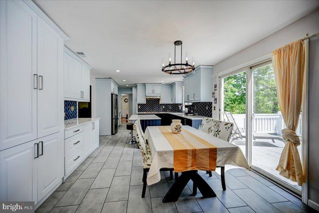 3 LESHIN LN, Hightstown, NJ 08520
