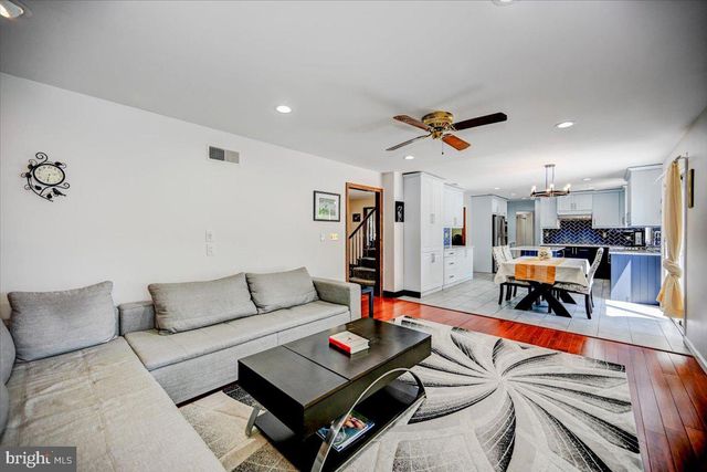 3 LESHIN LN, Hightstown, NJ 08520