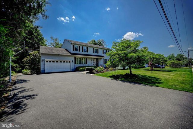 3 LESHIN LN, Hightstown, NJ 08520