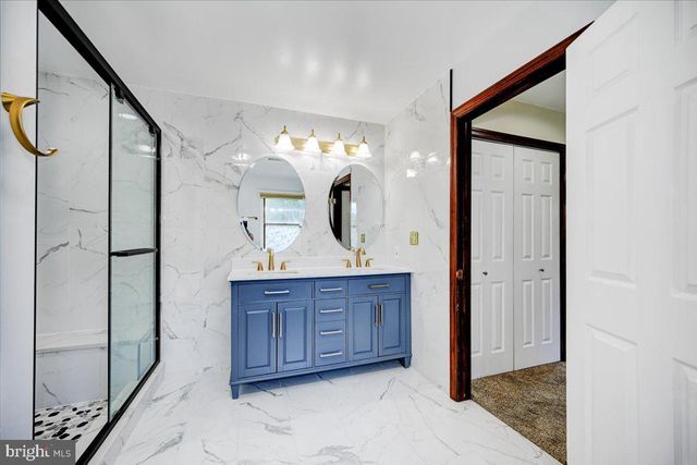 3 LESHIN LN, Hightstown, NJ 08520