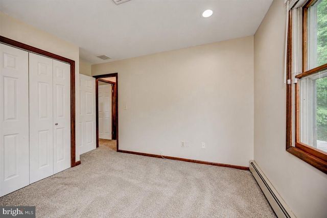 3 LESHIN LN, Hightstown, NJ 08520