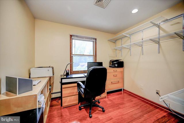 3 LESHIN LN, Hightstown, NJ 08520