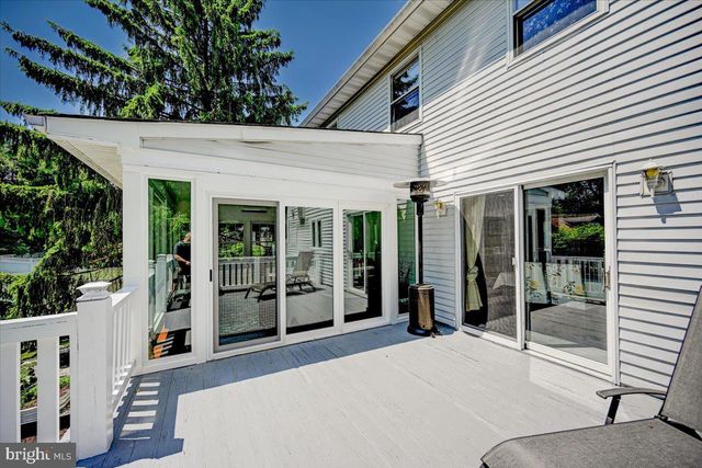 3 LESHIN LN, Hightstown, NJ 08520
