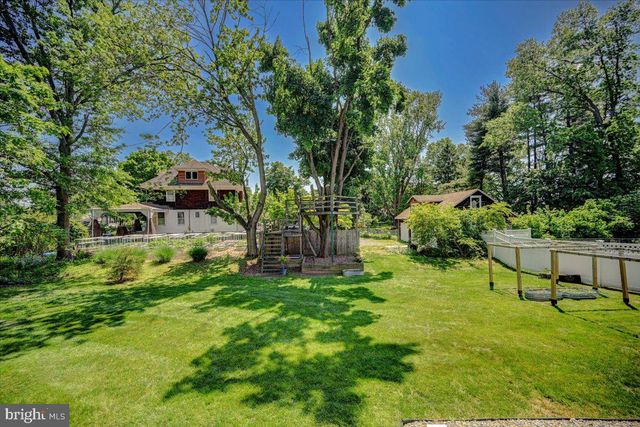 3 LESHIN LN, Hightstown, NJ 08520