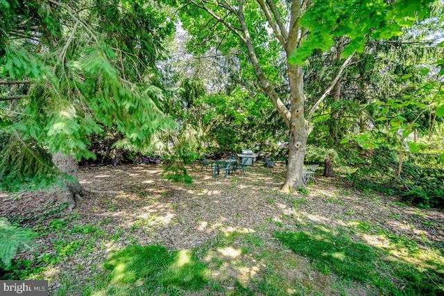 3 LESHIN LN, Hightstown, NJ 08520
