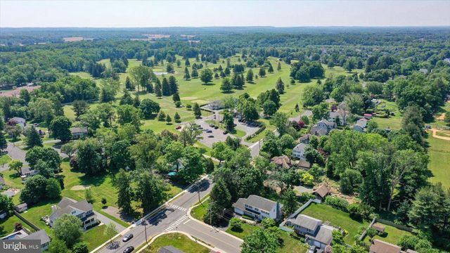 3 LESHIN LN, Hightstown, NJ 08520