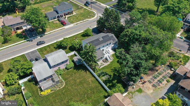 3 LESHIN LN, Hightstown, NJ 08520