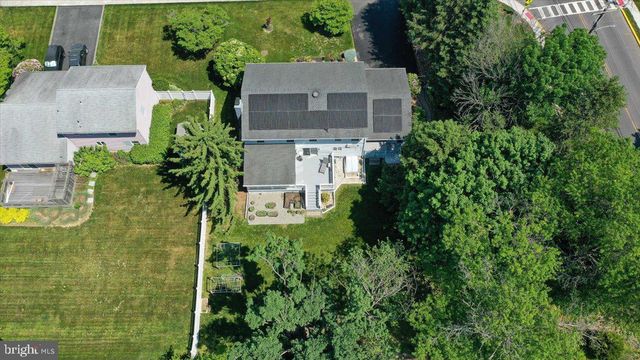 3 LESHIN LN, Hightstown, NJ 08520