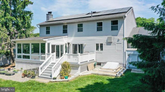 3 LESHIN LN, Hightstown, NJ 08520