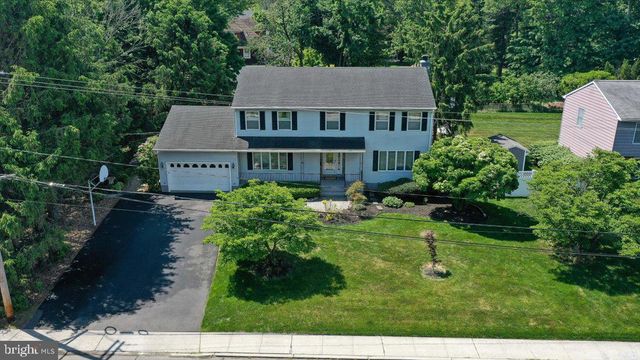3 LESHIN LN, Hightstown, NJ 08520