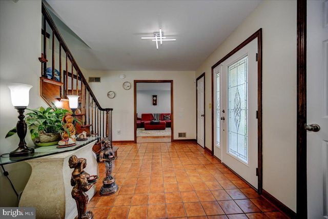 3 LESHIN LN, Hightstown, NJ 08520