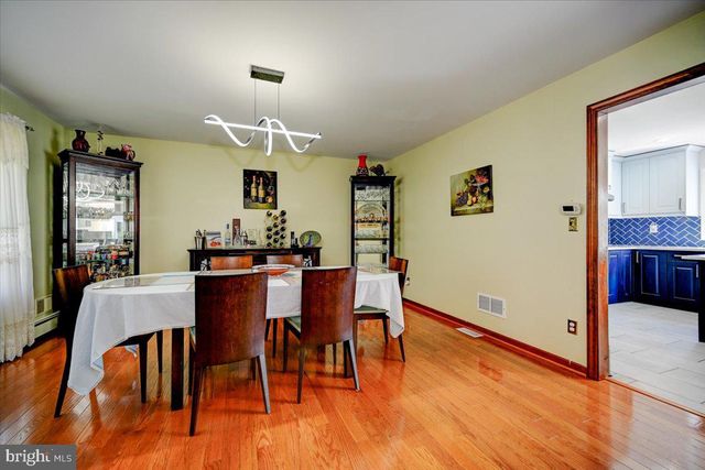 3 LESHIN LN, Hightstown, NJ 08520