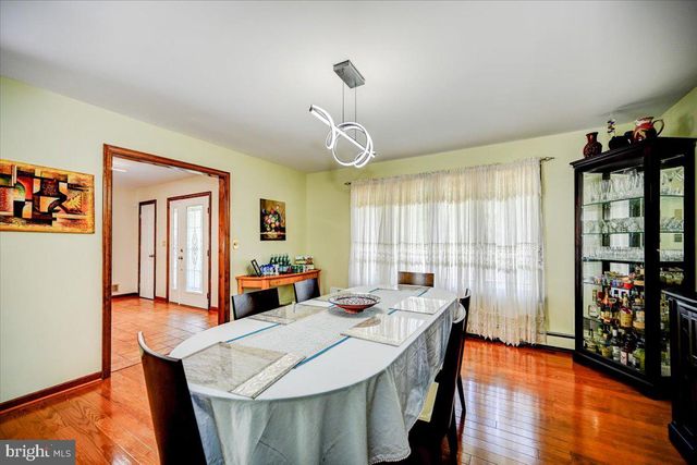 3 LESHIN LN, Hightstown, NJ 08520