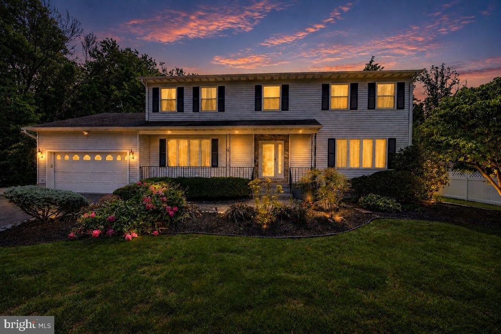 3 LESHIN LN, Hightstown, NJ 08520
