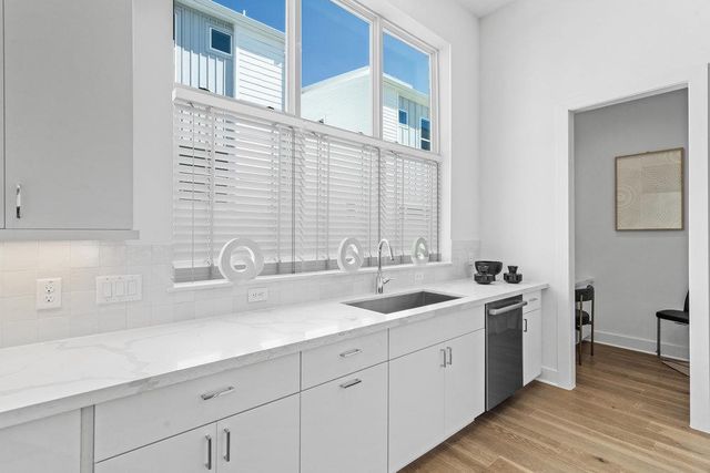 2805 McCurdy ST 4, Austin, TX 78723