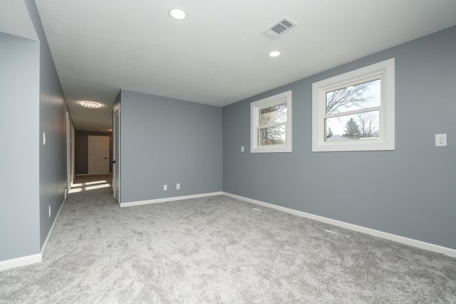 300 Viking Drive, Mankato, MN 56001