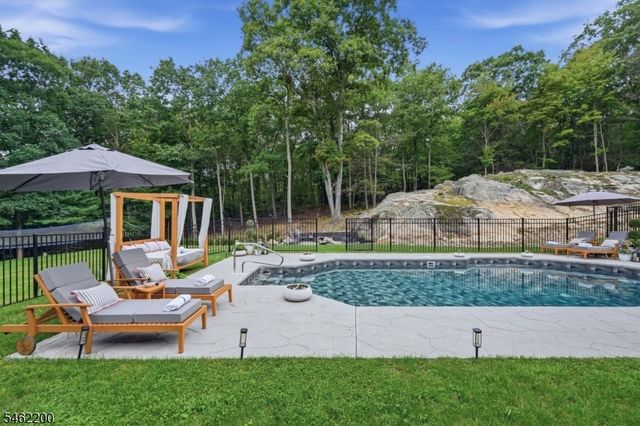 200 Rockburn Pass, West Milford Twp., NJ 07480
