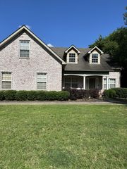 2415 Saint Andrews Dr, Murfreesboro, TN 37128