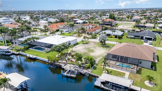 127 SW 52nd TER, Cape Coral, FL 33914