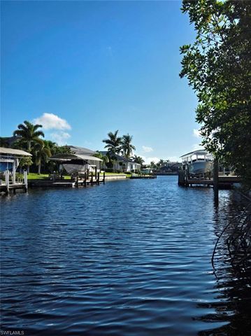 127 SW 52nd TER, Cape Coral, FL 33914