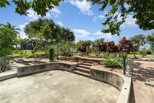 127 SW 52nd TER, Cape Coral, FL 33914