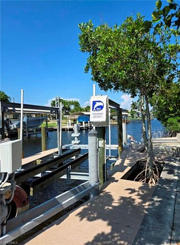 127 SW 52nd TER, Cape Coral, FL 33914