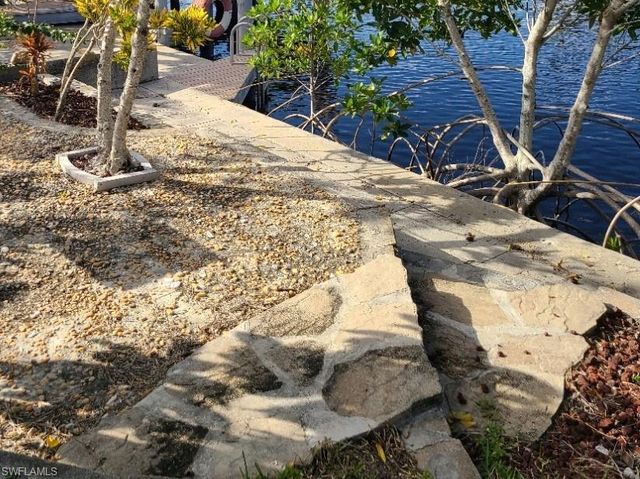 127 SW 52nd TER, Cape Coral, FL 33914