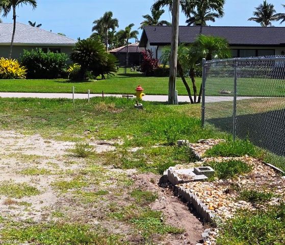 127 SW 52nd TER, Cape Coral, FL 33914