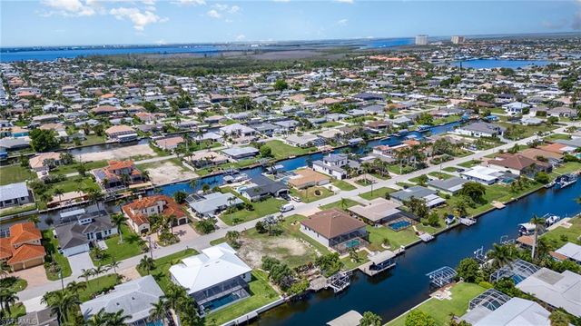 127 SW 52nd TER, Cape Coral, FL 33914