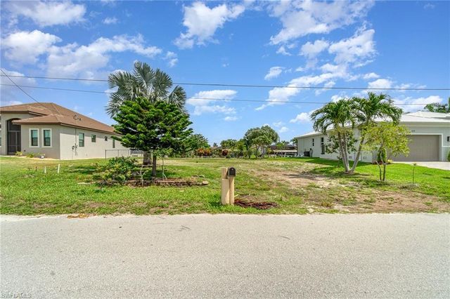127 SW 52nd TER, Cape Coral, FL 33914