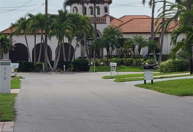 127 SW 52nd TER, Cape Coral, FL 33914