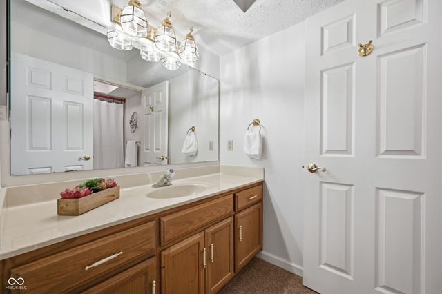 7601 Newport Bay Drive 109, Indianapolis, IN 46240