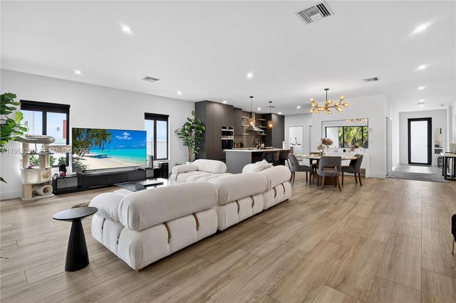 913 NE 15th St, Fort Lauderdale, FL 33304