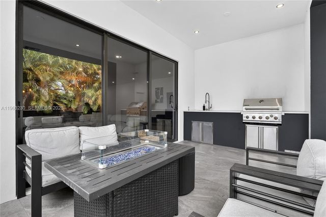 913 NE 15th St, Fort Lauderdale, FL 33304