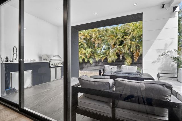 913 NE 15th St, Fort Lauderdale, FL 33304