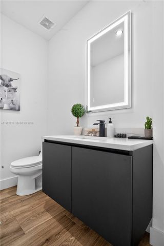 913 NE 15th St, Fort Lauderdale, FL 33304