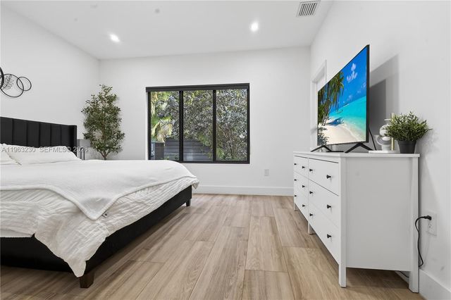 913 NE 15th St, Fort Lauderdale, FL 33304