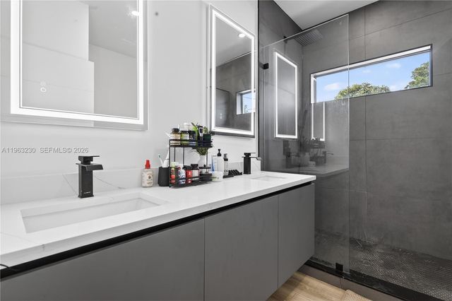 913 NE 15th St, Fort Lauderdale, FL 33304