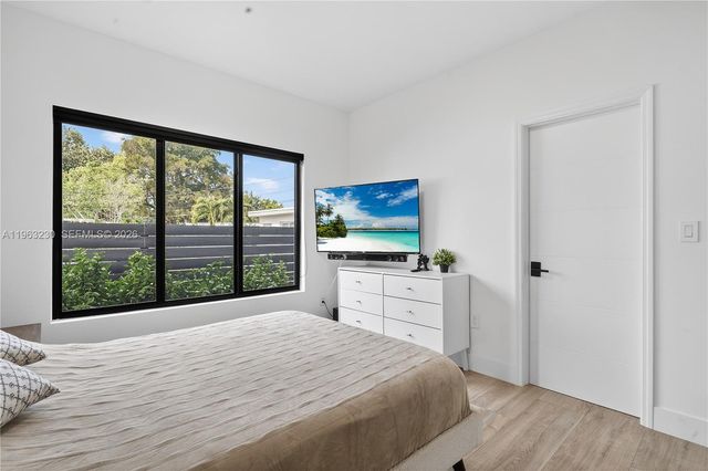 913 NE 15th St, Fort Lauderdale, FL 33304