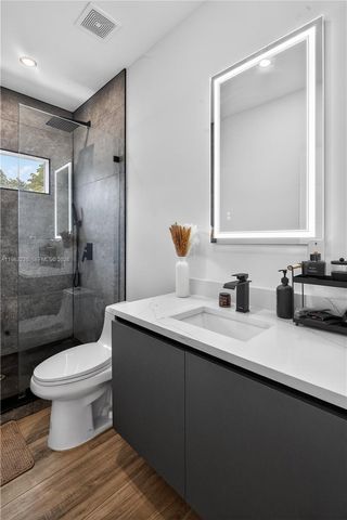 913 NE 15th St, Fort Lauderdale, FL 33304