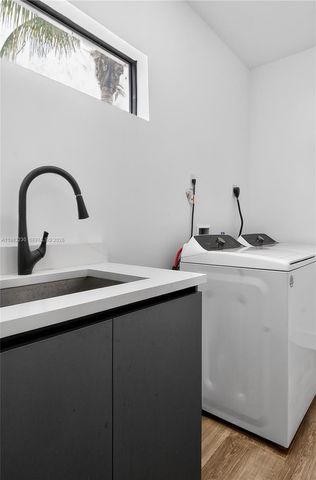 913 NE 15th St, Fort Lauderdale, FL 33304