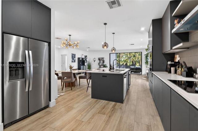 913 NE 15th St, Fort Lauderdale, FL 33304